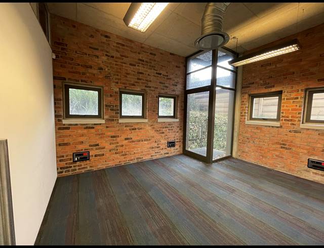 320M² OFFICE TO LET IN BRYANSTON